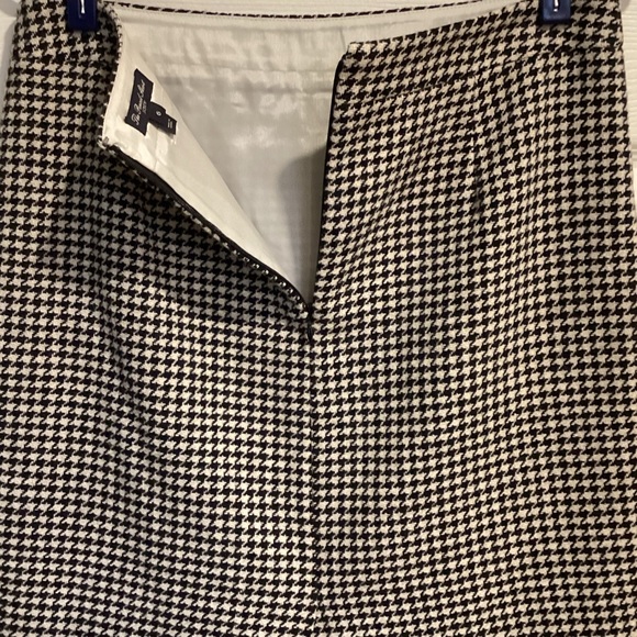 J. Crew Black and Winter White Houndstooth Wool Blend “The Pencil Skirt”, Size 6 - Picture 6 of 15